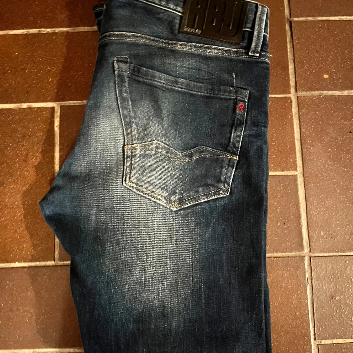 Mörkblå jeans från Replay