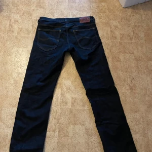 Lee jeans - Säljer dessa snygga Lee jeansen till bra pris. W31-L32