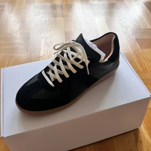 GAT från Oliver Cabell - Helt nya svarta GATs från Oliver Cabell / Cond : 10/10 (aldrig användna) Box följer med / Nypris 2600+ (Sko+tull från USA)