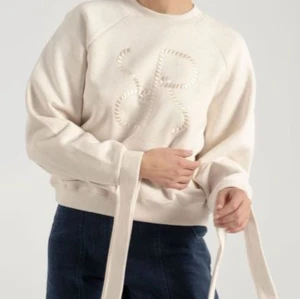 Rodebjer sweatshirt  - säljer min super fina tröja som är helt slutsåld överallt kostade runt 2000kr och buda från 600💞storlek M passar perfekt på mig som är S