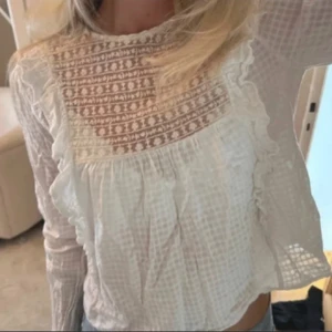 Zara blus - Säljer denna trendiga och eftertraktade zara blus som inte kommer till användning. ❤️❤️