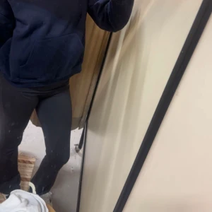 Mörkgråa yoga pants  - Mörkgrå yoga pants ifrån Gina Tricot!🥰