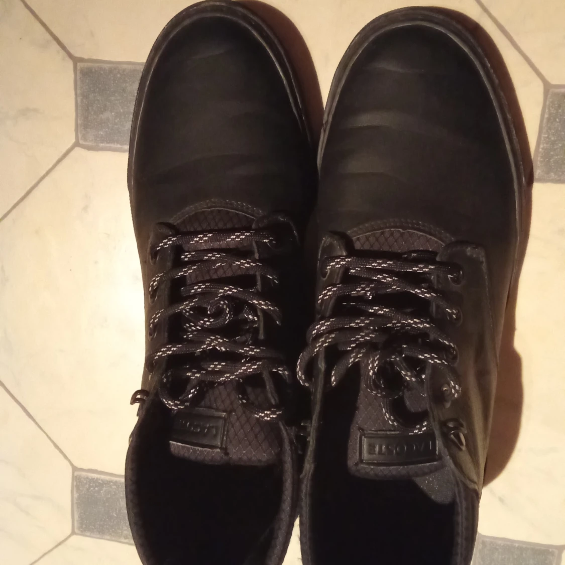 Svarta sneakers från Lacoste