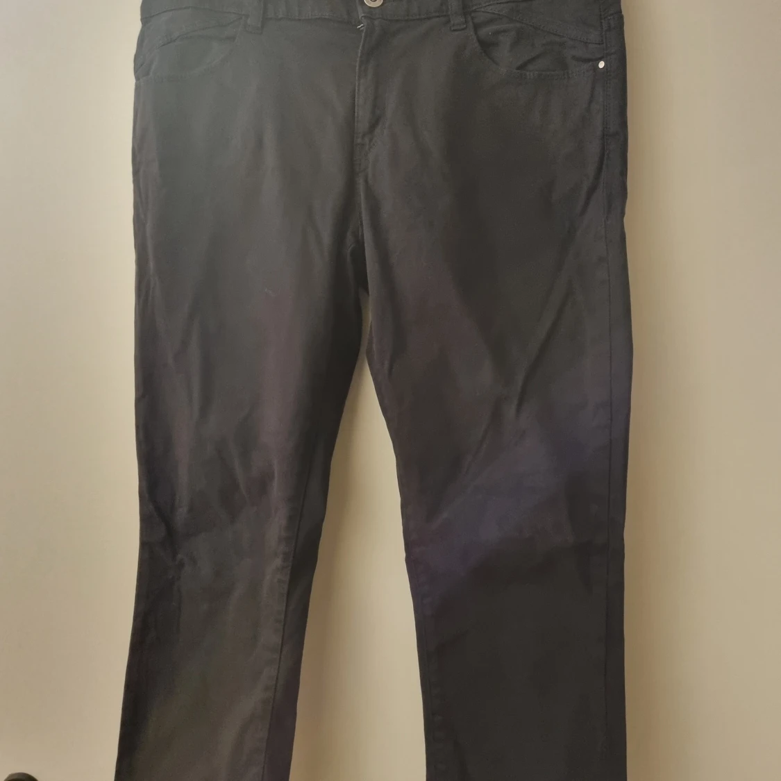 Svarta 3/4 byxor, typ jeans