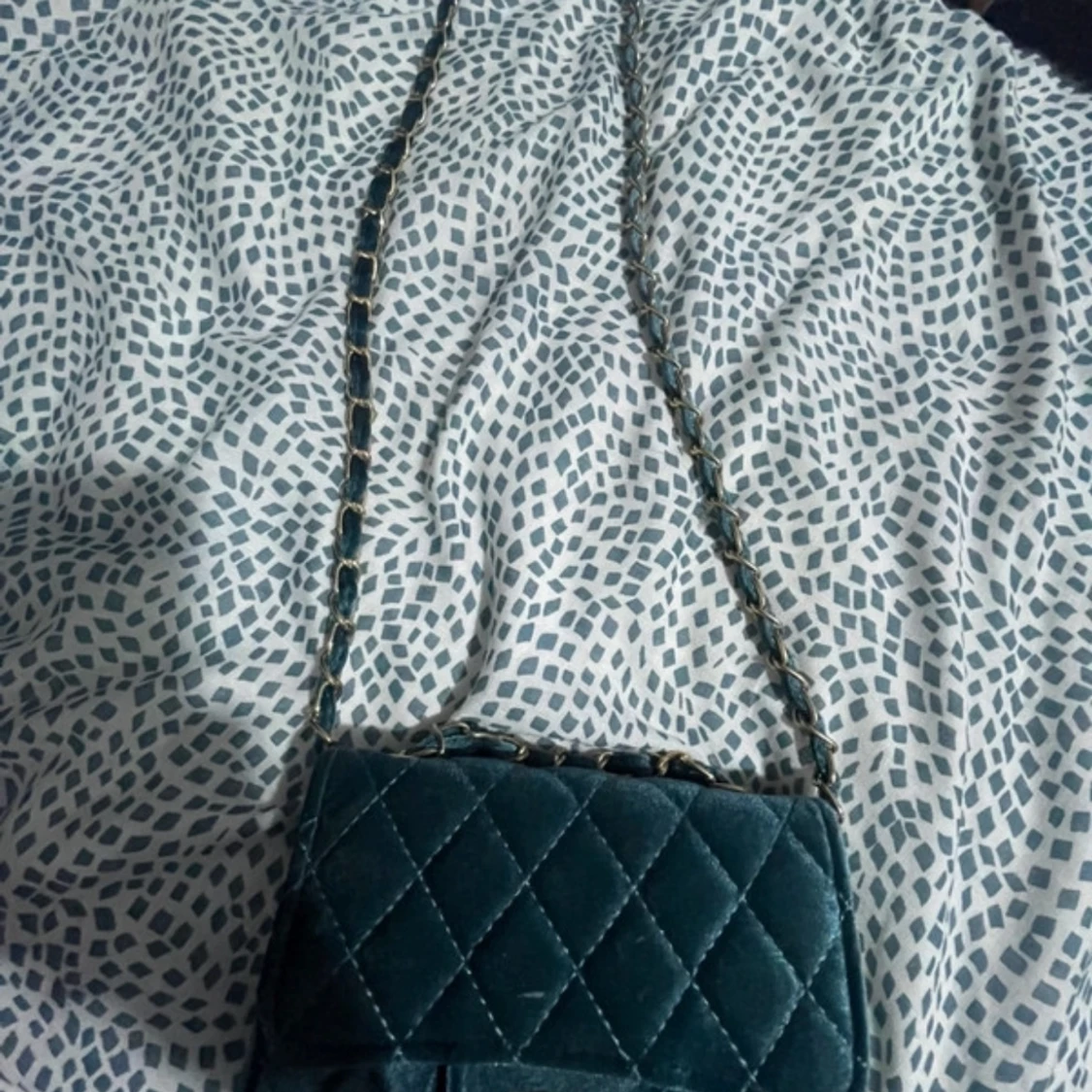 Quiltad axelväska i sammet - 3