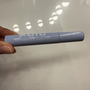 Caia vattenfast mascara - Vattenfast mascara från Caia. Aldrig använd endast uppnad.🌸 Pris diskuterbart, nypris 245kr!