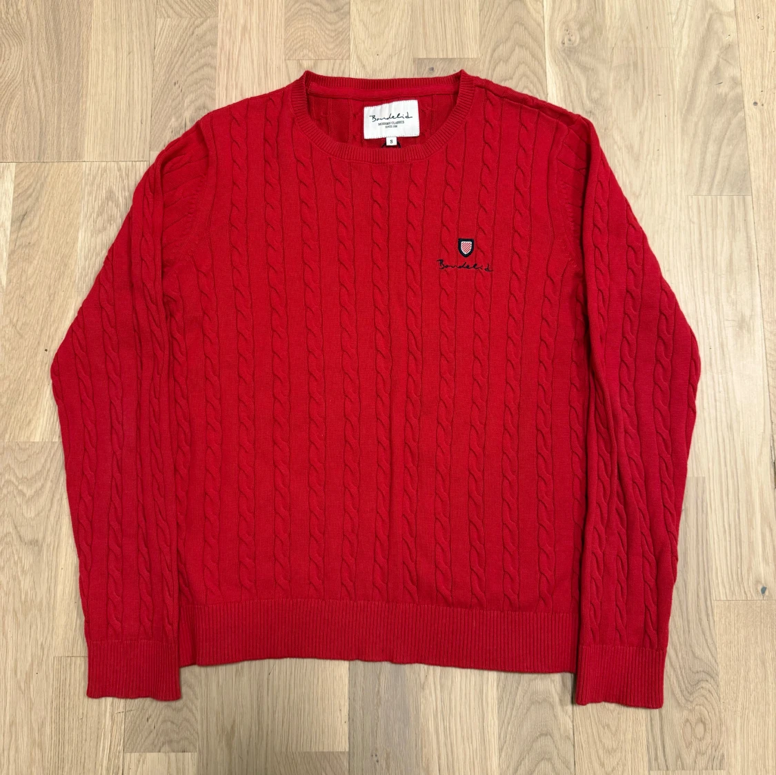 Röd stickad tröja från Bondelid