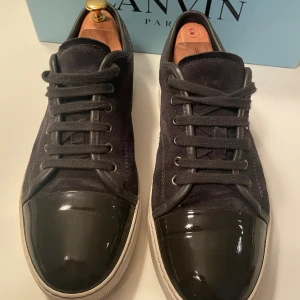 Lanvins  - Säljer ett par schyssta Lanvins som användts under vintern och som inte längre passar. Inga defekter och ser näst intill nya ut. Kvitto, box och dustbag medföljer! Skriv vid funderingar!