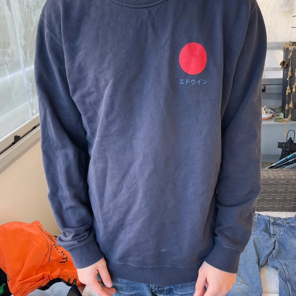 Mörkblå sweatshirt från Edwin