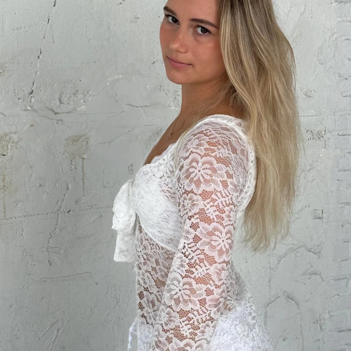 Vit spetsblus med knyt framtill - 2