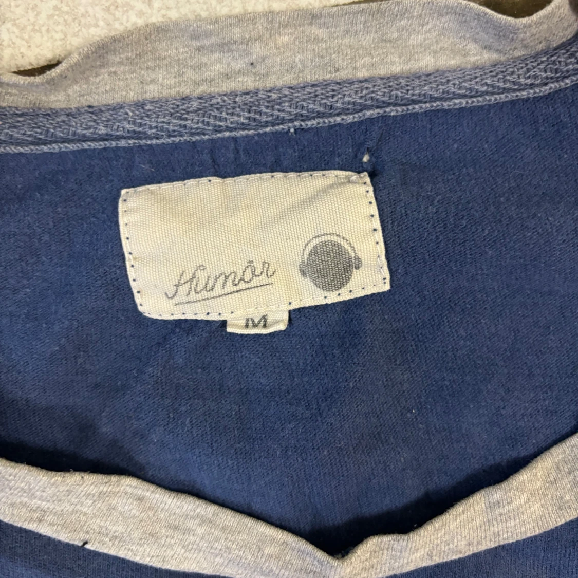 Blå och grå tröja från Humör  - 1