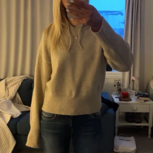 Beige hoodie - Snygg