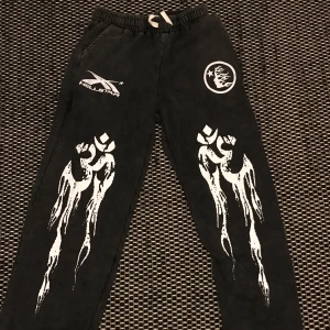 Hellstar byxor  - Jag säljer mina Hellstar byxor för jag inte använde de. (Nytt skick)