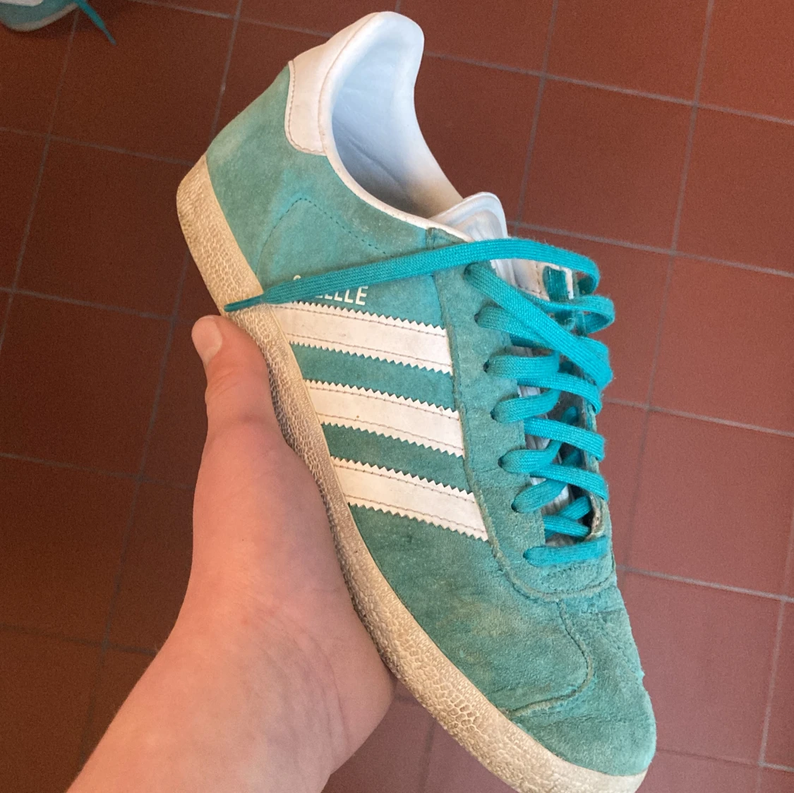 Turkosa Adidas Gazelle sneakers