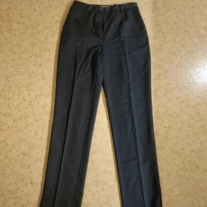 Kostymbyxor  - Storlek 38