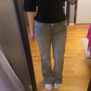 Grå valerie ltb jeans - Så snygga jeans från ltb!!💕storlek 28x30, knappt använda