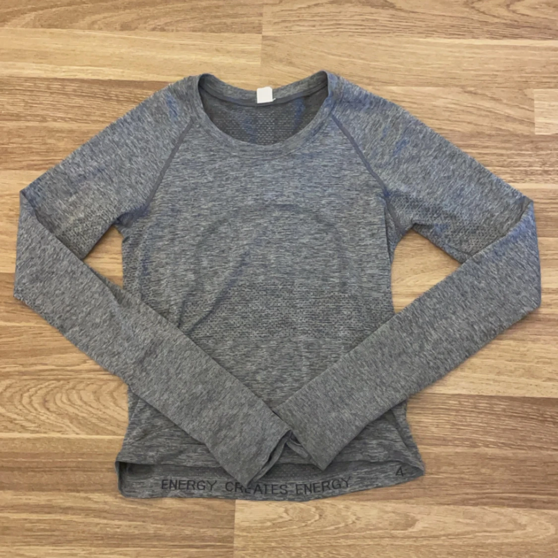 Grå långärmad tröja från Lululemon