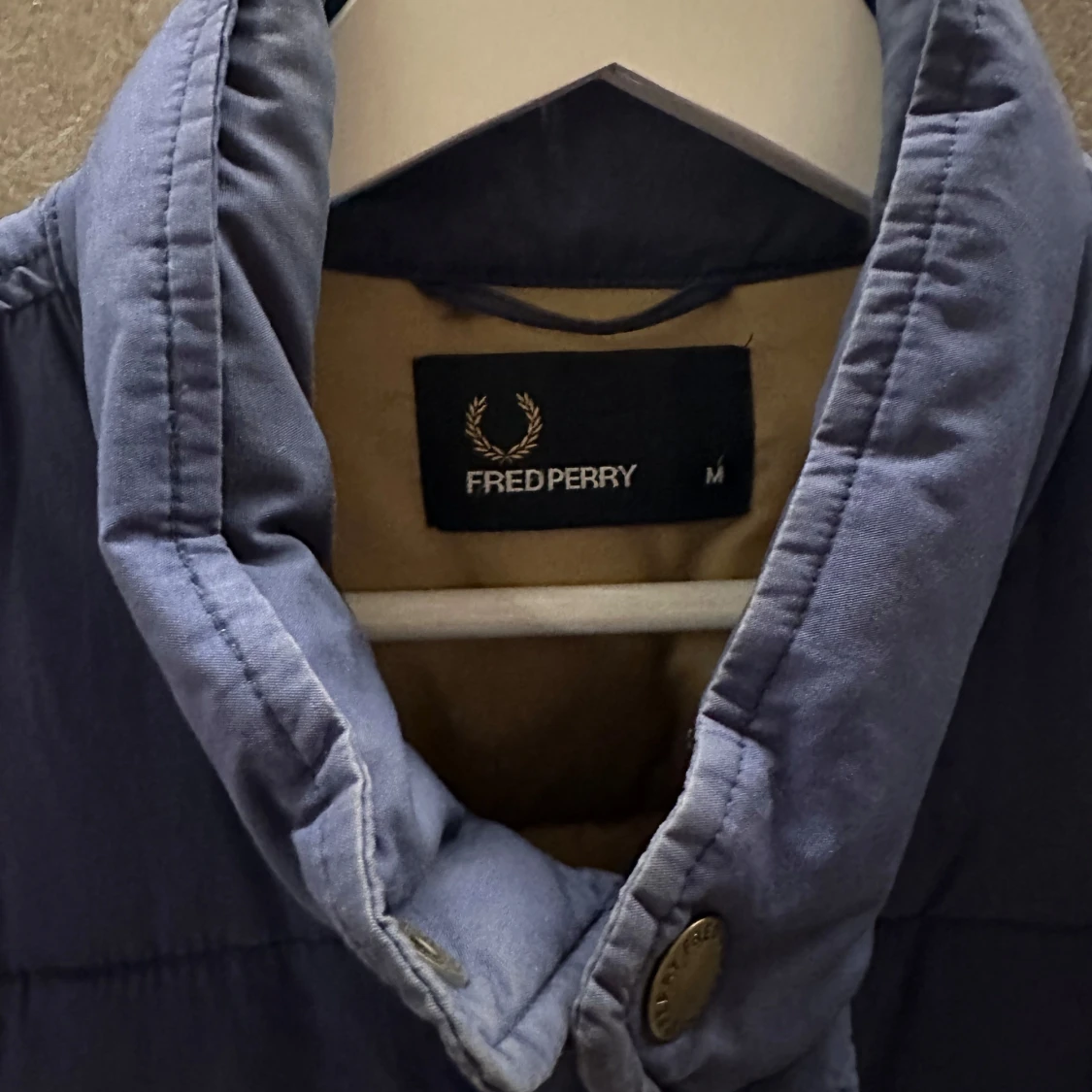 Blå quiltad väst från Fred Perry - 1