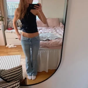 Ljusblå bootcut jeans - Snygga ljusblå bootcut jeans med låg midja❣️