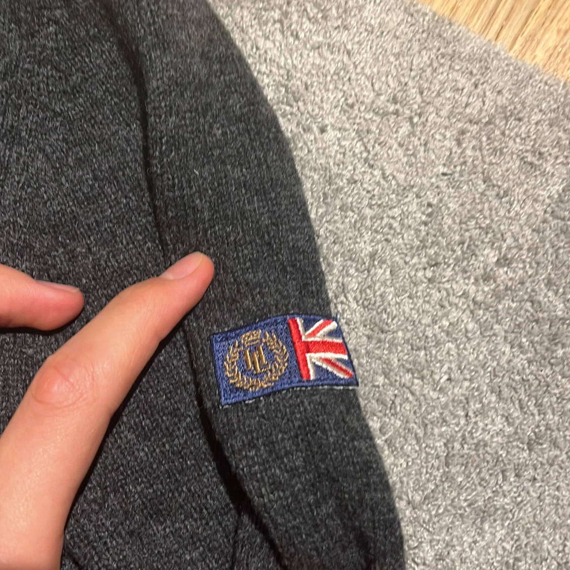 Mörk grå cashmere tröja  - 2