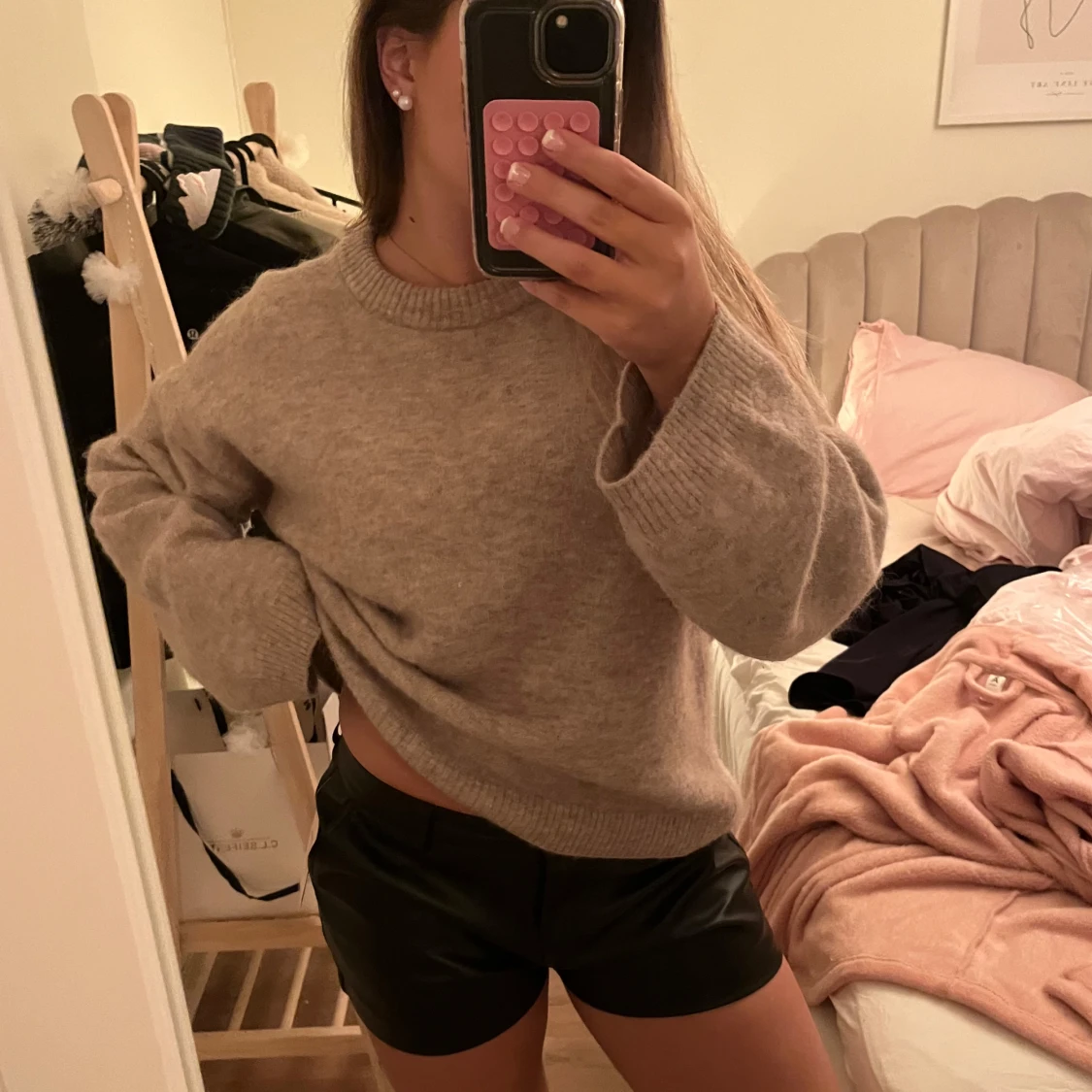 Svarta skinnshorts - 1