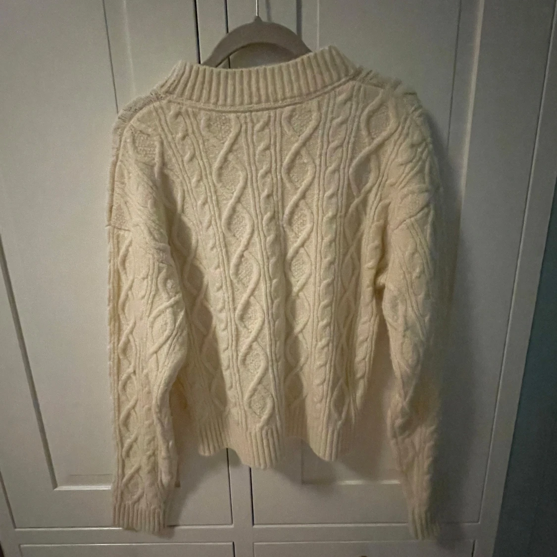 Stickad tröja från SRN HLT - 90