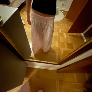 Gina Young kjol  - Säljer denna rosa kjol för Gina Young använt två gånger nu är den nytvättad så är lite skrynklig 