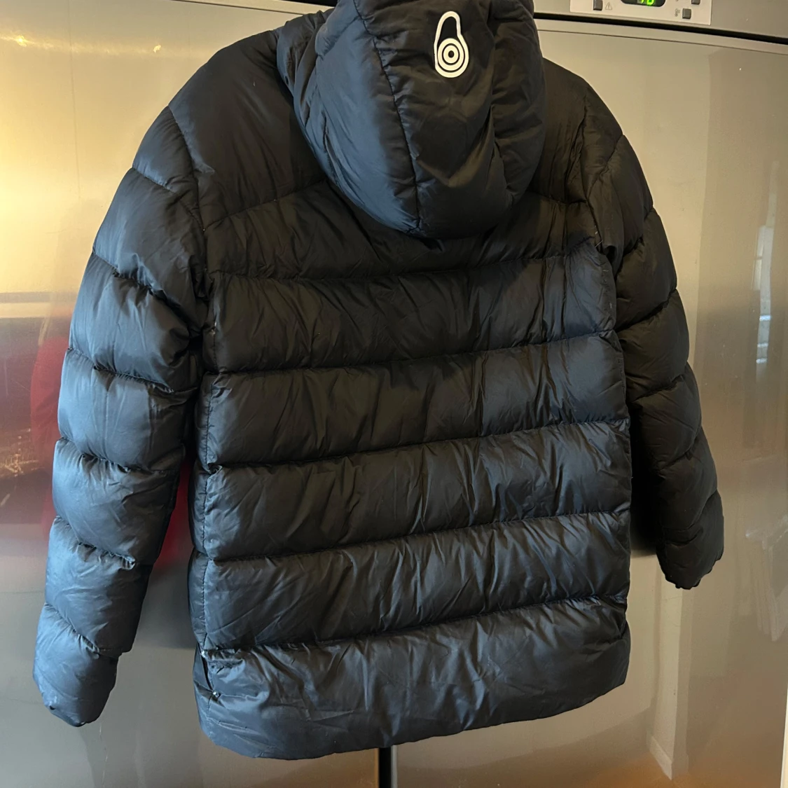 Svart dunjacka från Sail Racing - 90