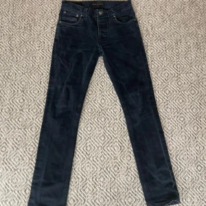 Nudie jeans  - Säljer dessa riktigt snygga Nudie jeans i modellen Grim Tim. Jeansen har en riktigt snygg och unik tvätt. De är i toppskick och har inte ett enda tecken på användning. Storleken på jeansen är W29/L32. Hör av er vid frågor eller funderingar👍