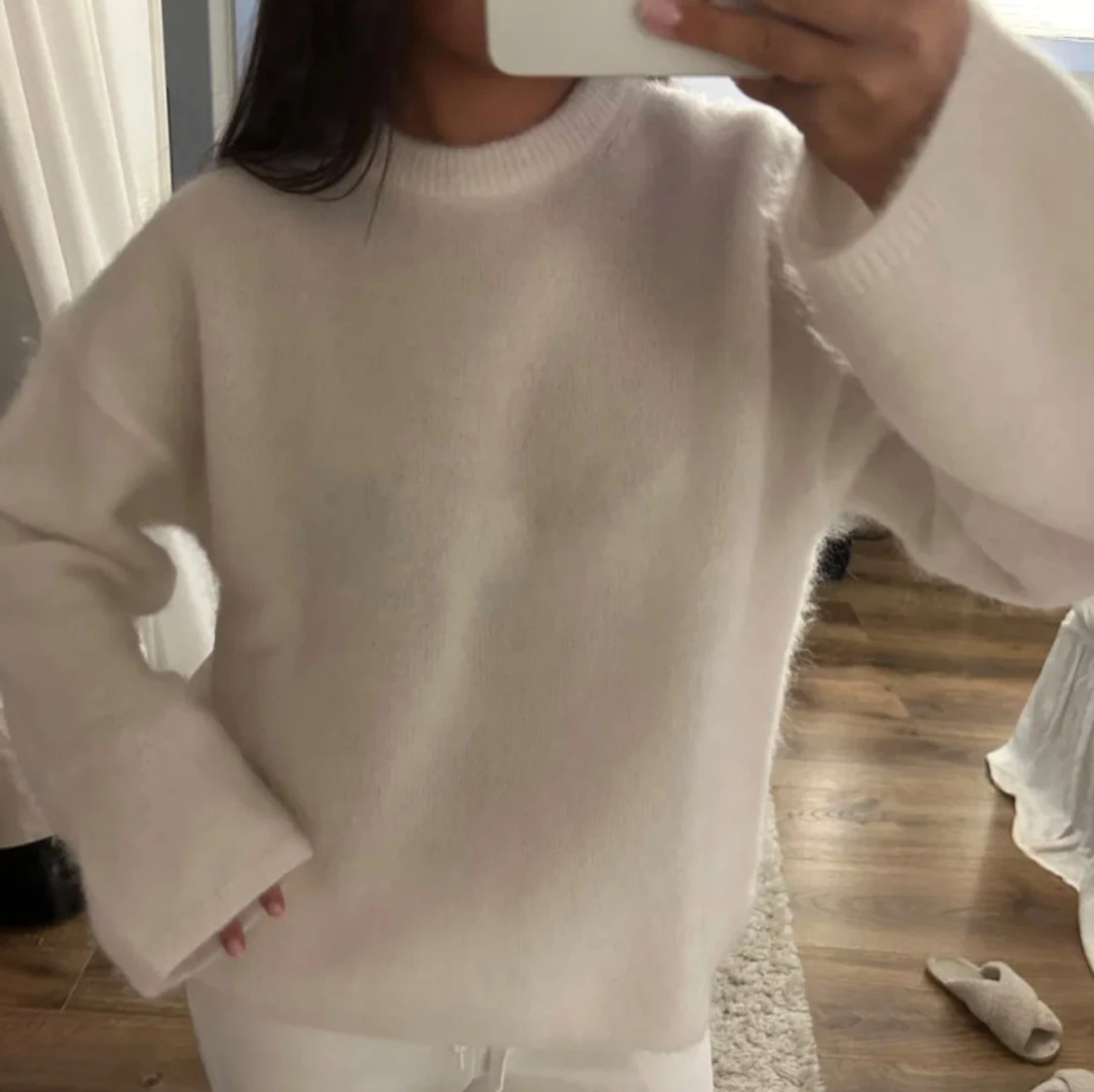 Vit stickad tröja