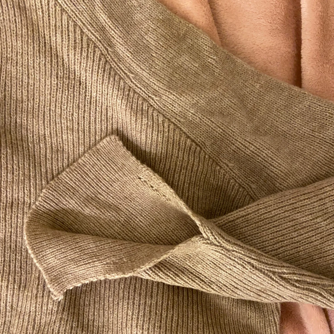 Off-shoulder stickad tröja - 91