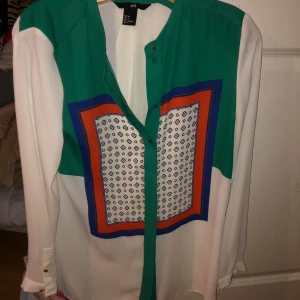 Damkläder Storlek S - Bild 1 100kr Bild 2 50kr bild 3 100kr alla för 200kr