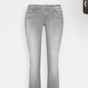 Grå ltb jeans  - Snygga grå jeans från märket ltb, använda fåtal gånger och är i nyskick, säljer då de inte passar längre 