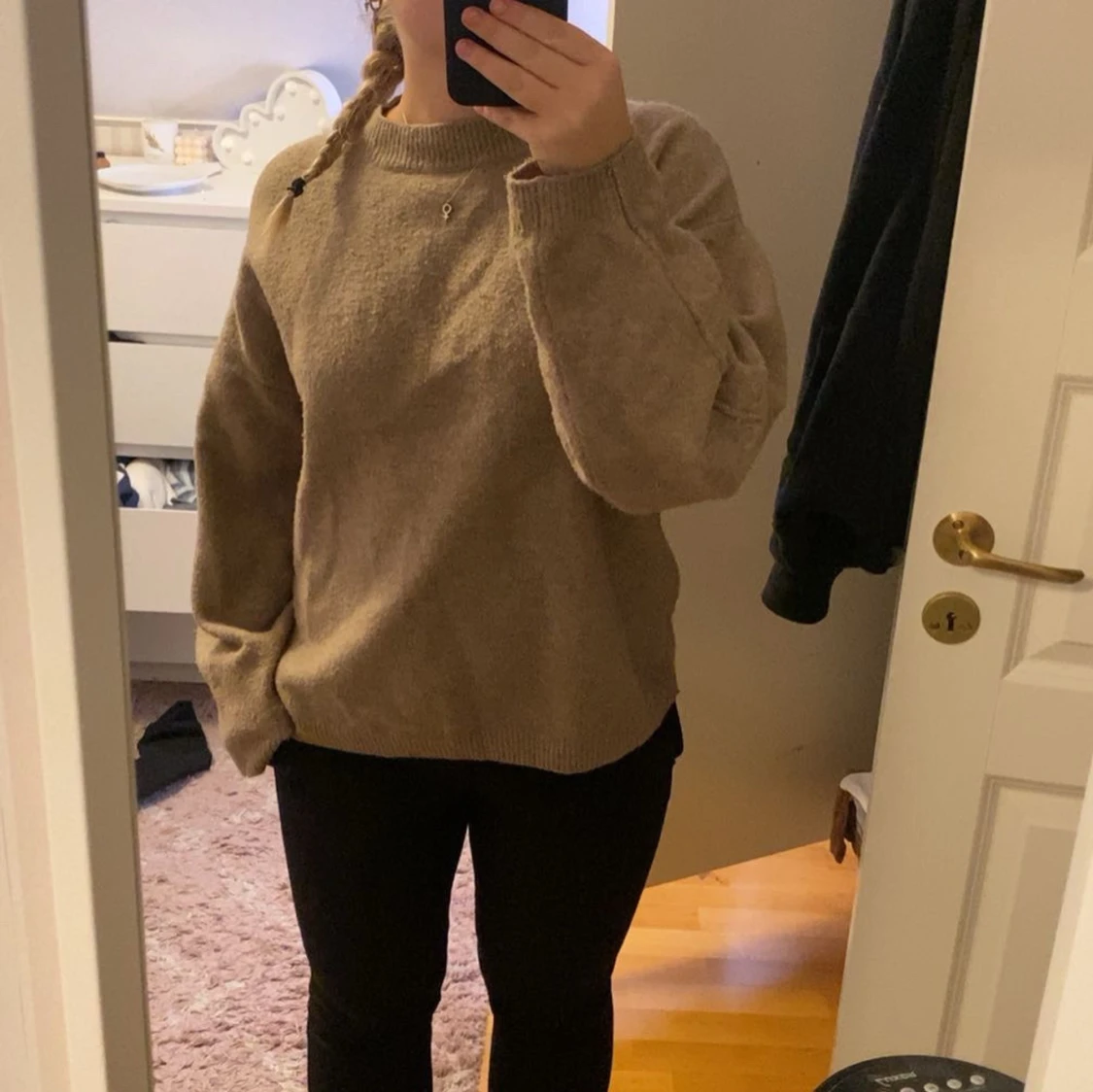 Beige stickad tröja