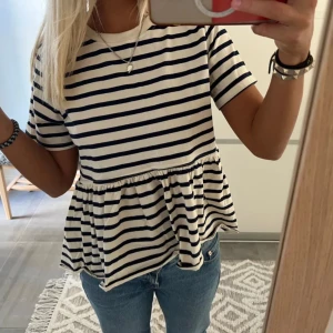 Zara tröja - Säljer denna jätte fina tröja från zara! Är i nyskick, pris kan diskuteras!❤️