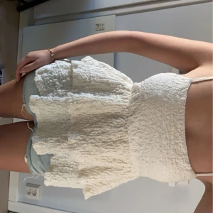 Fin vit volangtopp  - Volangtopp superfin