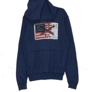 Ralph Laurent hoodie - Säljer denna sjukt snygga Ralph Lauren hoodie från deras Denim and Supply linje. Hoodien är i bra skick och har inga skador. 