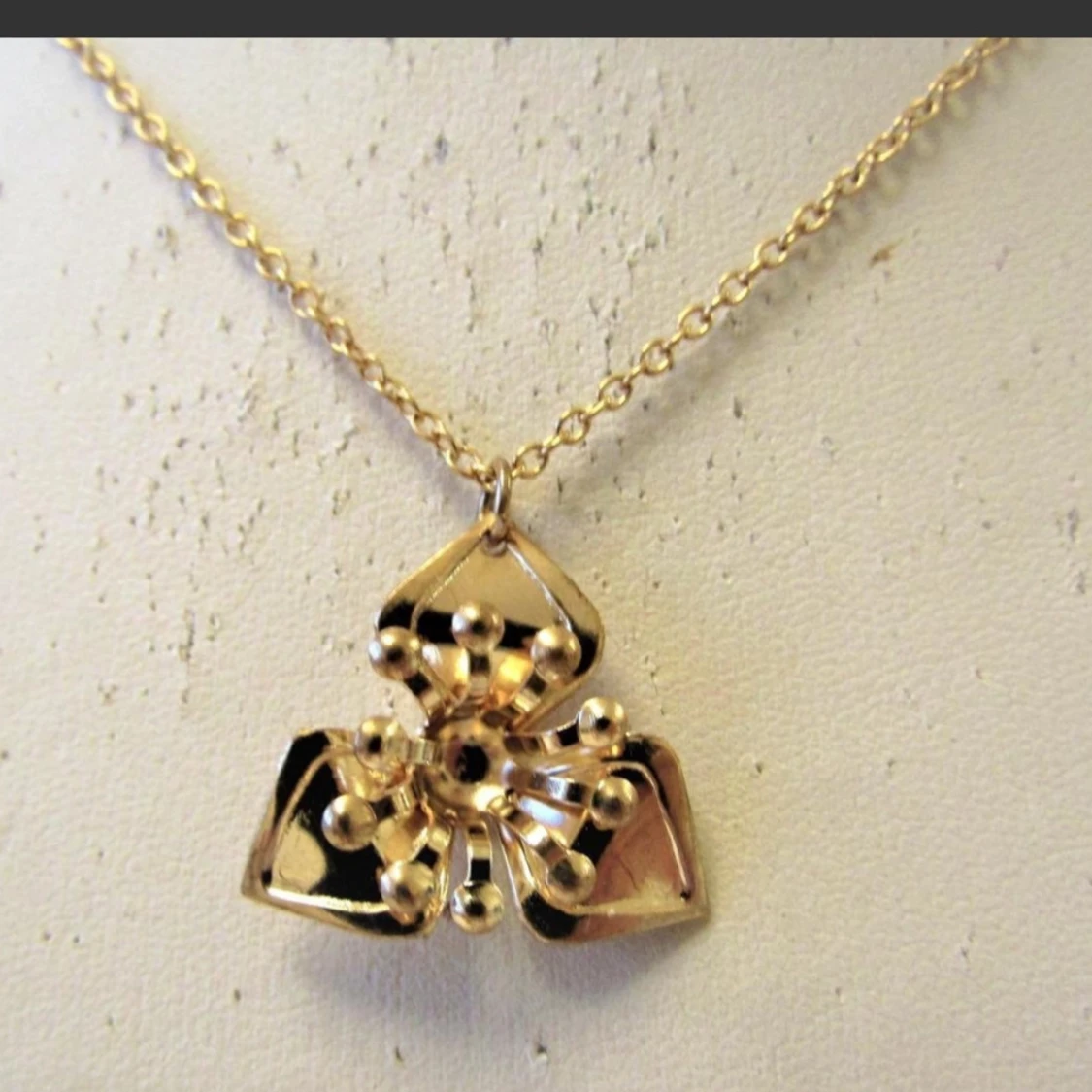 Guldhalsband med unikt hänge - 90