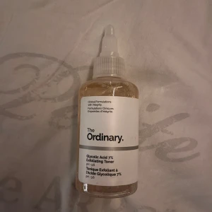 Ordinary glycolic acid 7% - knappt använd säljer då jag har 2st, är perfekt för acne i ansikte och hud, samt om du blir mörkre på vissa ställen när du rakar och och är bra för mkt mer