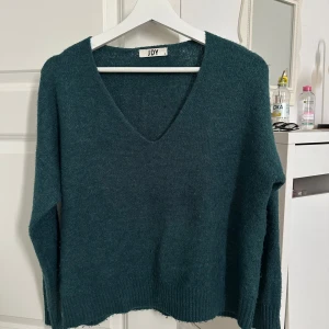 Stickad tröja - Stickad tröja i bra skick💕💕