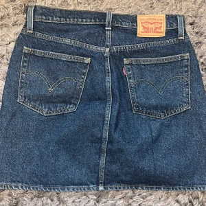 Levis kjol - Använd 1 gång 