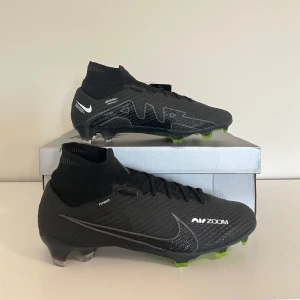 Nike mercurial super fly storlek 42.5 - Ett par Nike superfly skor som är oanvända.  Skick 9.9/10  Pris 1200kr
