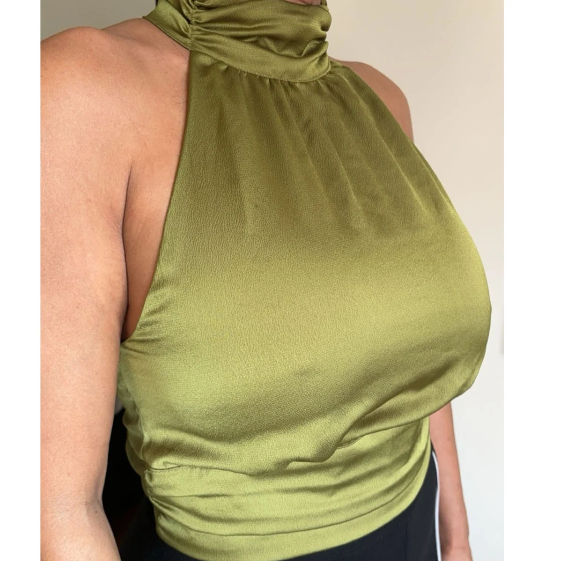 Grön satin öppen rygg topp - 90