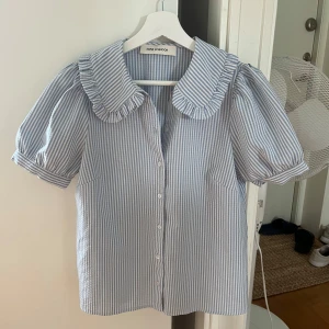 Sofie schnoor blus - Så fin men kommer inte till användning, strl XS. Jättebra skick!