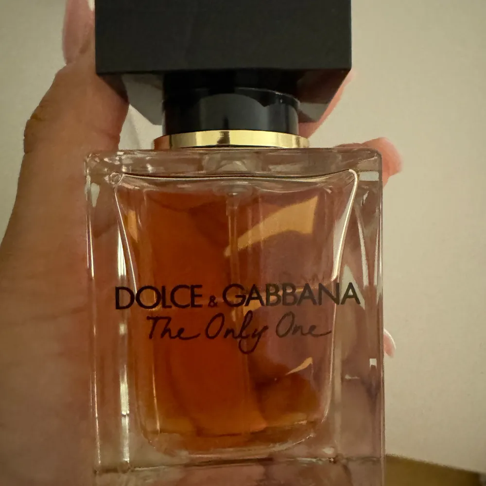 Dolce Gabana, The only one 50ml - 600kr.   Versace, Crystal nior 30ml - 350kr. Sol de janerio parfym (62), 50ml - 600kr . Pris kan diskuteras☺️. Parfym.