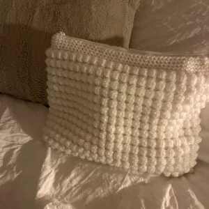 Necessär  - Stor och rymlig necessär. Perfekt för större saker man använder. 