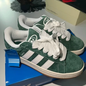Adidas campus 00’s - Helt nya Campus fick de i födelsedagspresent men är för små för mig. Så säljer de för att köpa ett par nya. Aldrig använda fick de förra veckan.