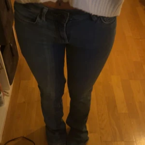 Blåa jeans  - Säljer dessa blåa jeans från zara