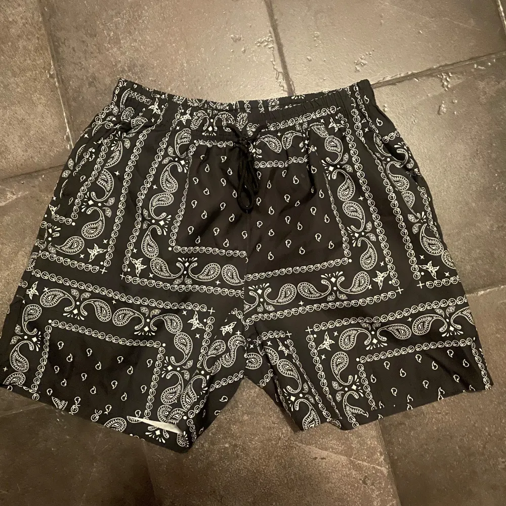 Oanvända shorts som är i perfekt kvalite och skick. Pris kan diskuteras i dm //NordicSell®️. Shorts.