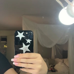 Mobilskal - Helt oanvänt mobil skal till iPhone 13 💕